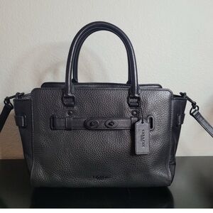Coach Swagger 27 Black Leather Tag Detail